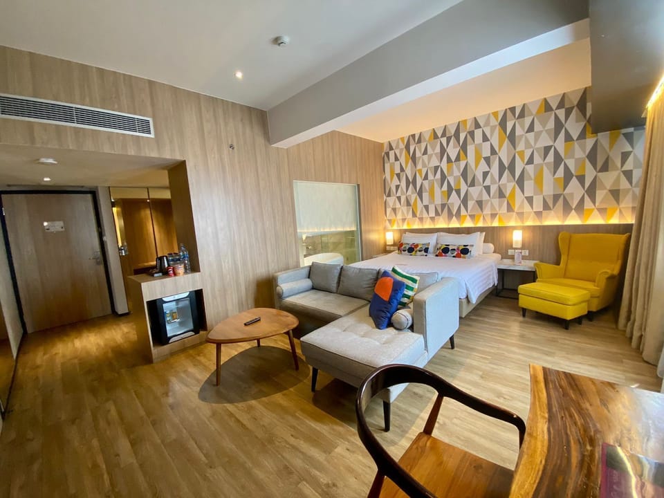 Junior Suite, 1 Double Bed | Living area | 43-inch Smart TV with cable channels, TV