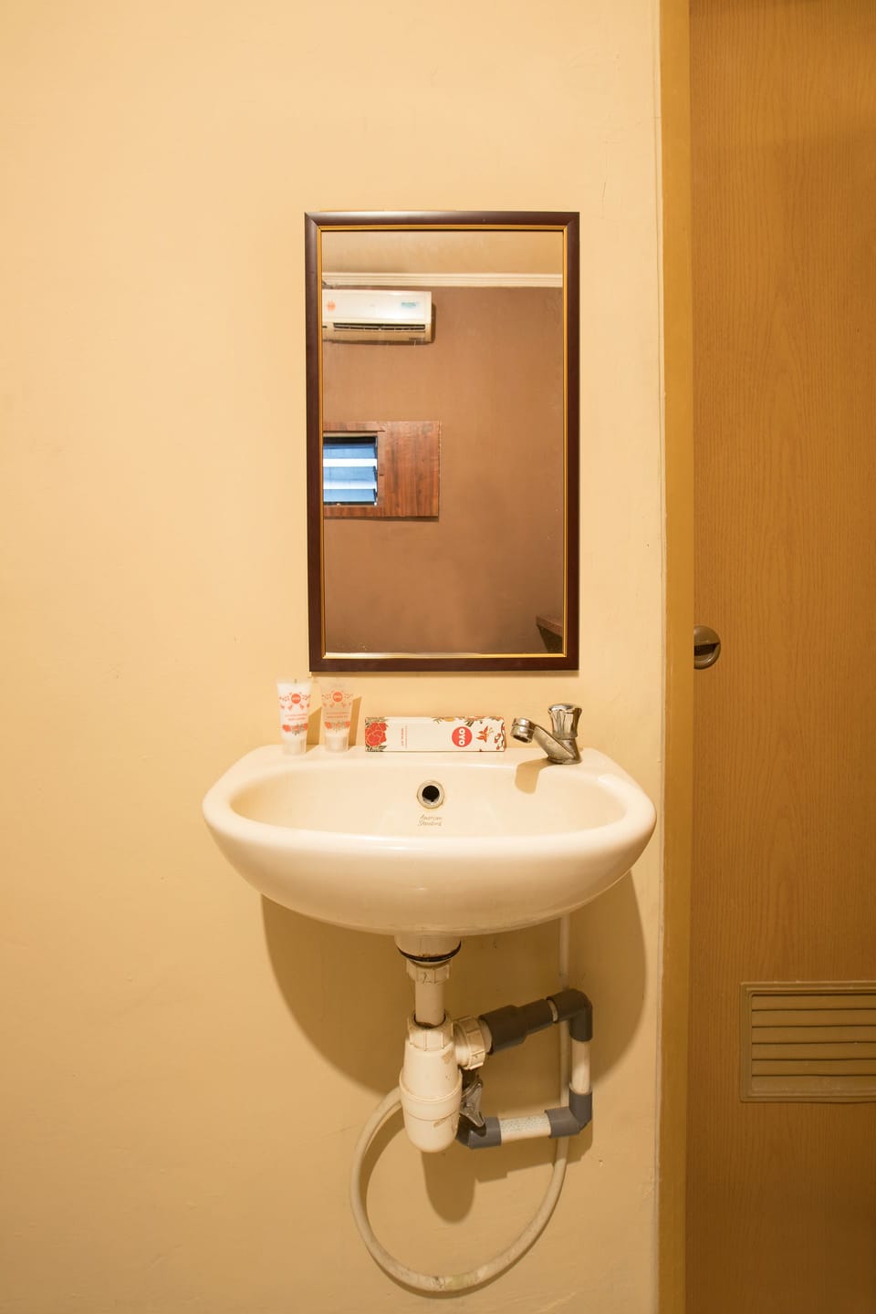 Standard Double Room | Bathroom | Shower, free toiletries, towels, soap