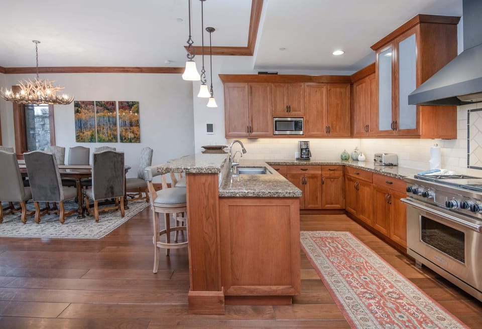 Condo, 4 Bedrooms | Private kitchen | Fridge, oven, coffee/tea maker, toaster