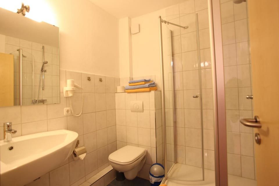 Shower, towels