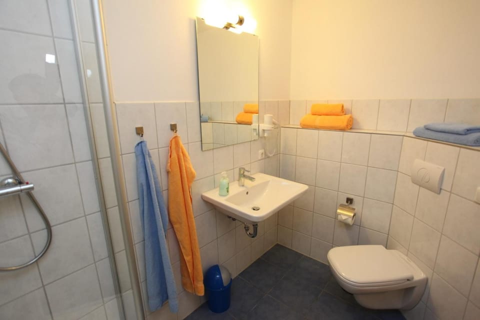 Shower, towels