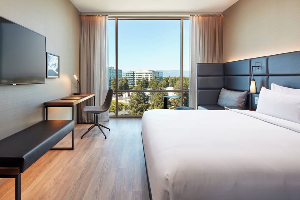 Premium bedding, in-room safe, desk, laptop workspace