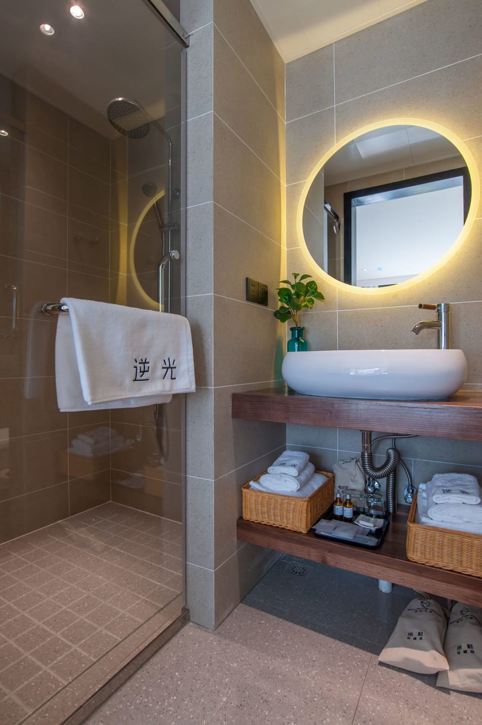 Hangzhou Backlighting Inn Hotel in Hangzhou