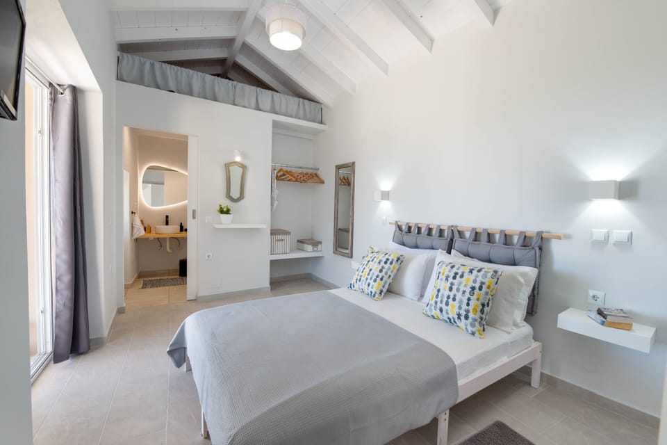 Paxos Couple House By Konnect Apartment in Peloponnese, Western Greece and the Ionian