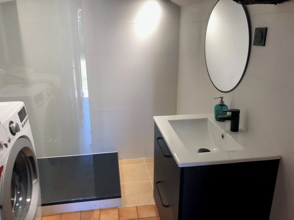 Shower, towels