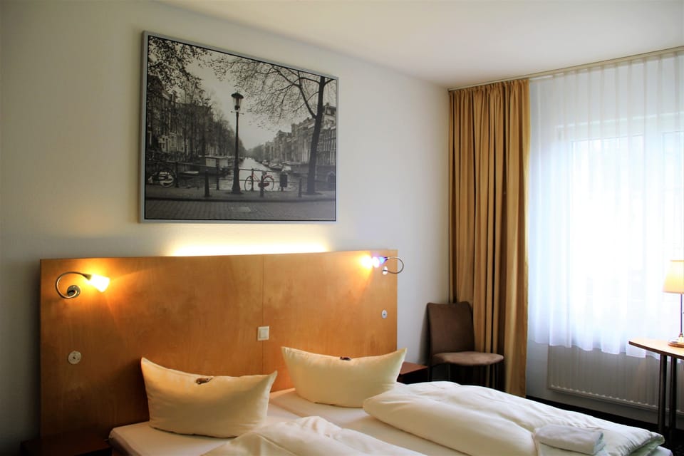 Classic Double or Twin Room | Minibar, desk, blackout drapes, soundproofing