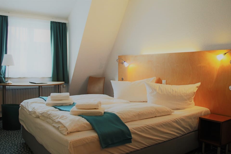 Classic Double or Twin Room | Minibar, desk, blackout drapes, soundproofing