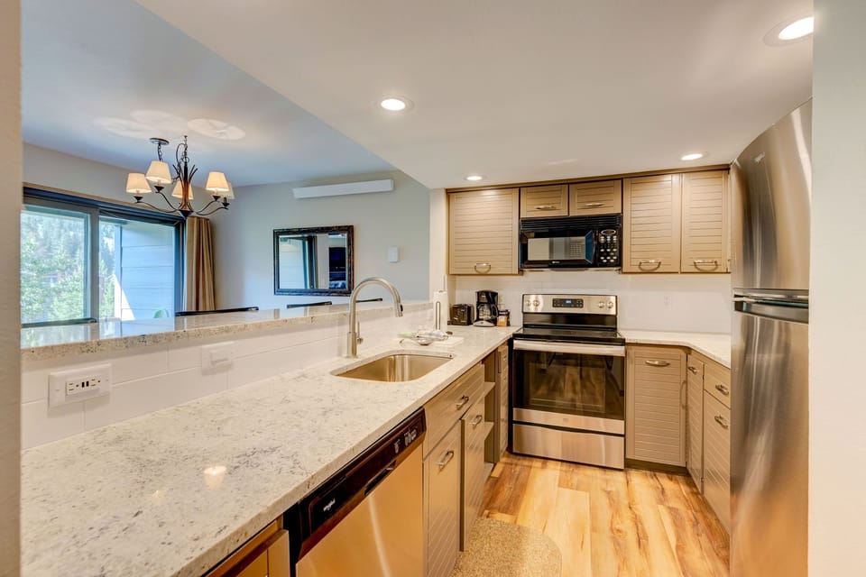 Condo, 2 Bedrooms | Private kitchen | Fridge, oven, coffee/tea maker, toaster