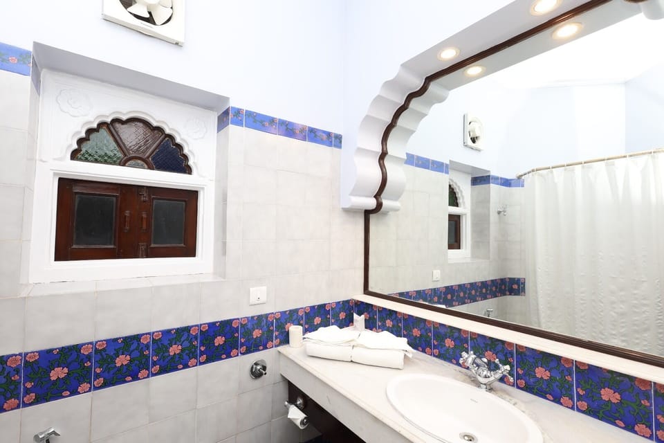 Deluxe Room | Bathroom | Free toiletries, hair dryer, slippers, towels
