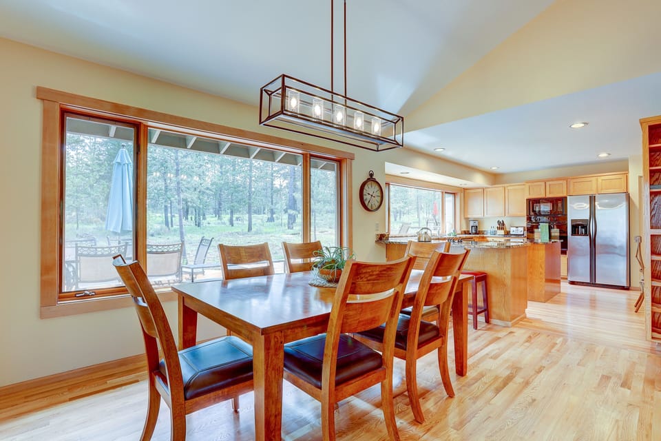 House, 3 Bedrooms | Private kitchen | Fridge, microwave, oven, stovetop