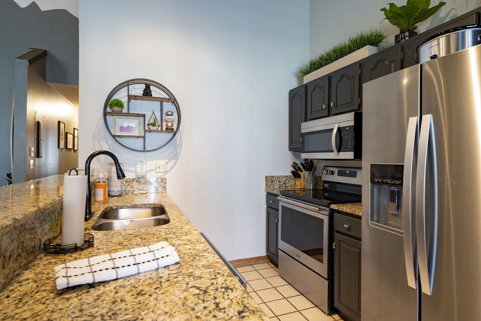 Townhome, 4 Bedrooms | Private kitchen | Fridge, microwave, oven, dishwasher
