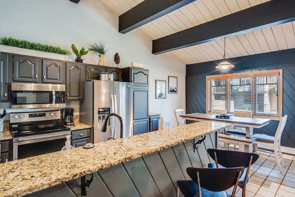 Townhome, 4 Bedrooms | Private kitchen | Fridge, microwave, oven, dishwasher