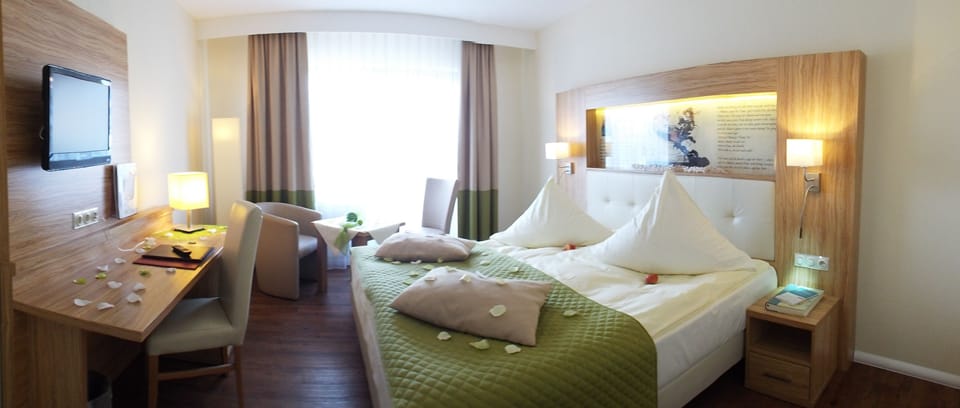Standard Double Room, Balcony (Märchenzimmer) | Premium bedding, down comforters, minibar, in-room safe