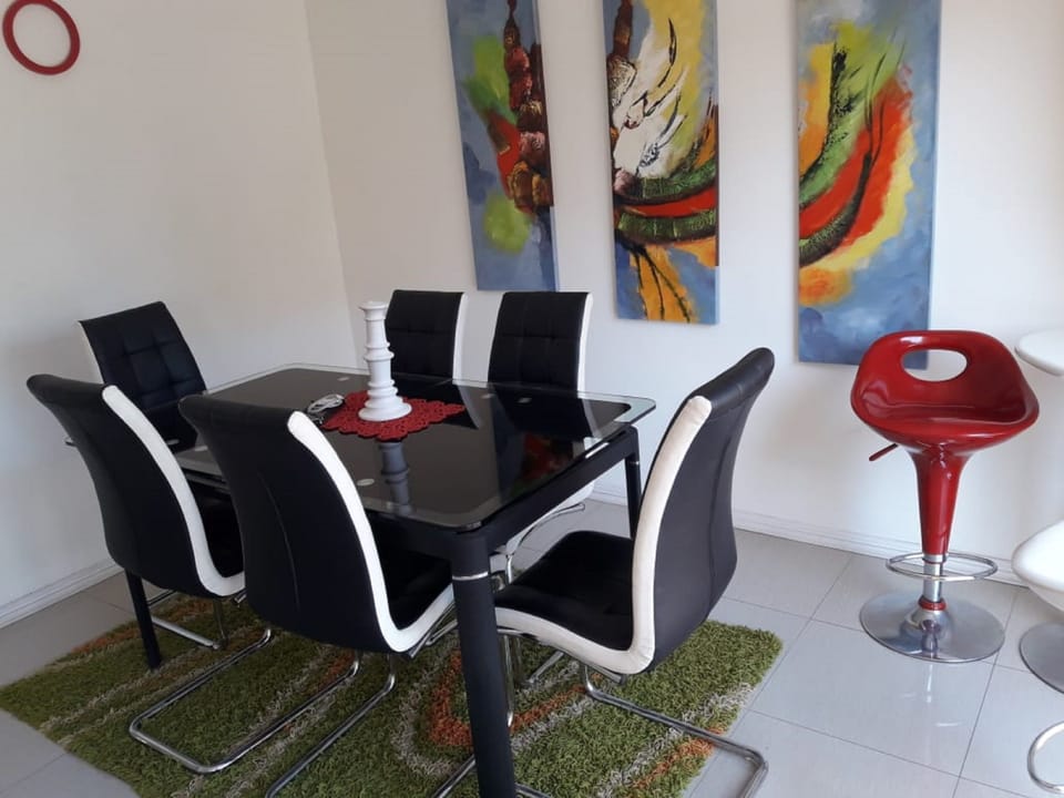 Standard House, Multiple Beds, Non Smoking | In-room dining