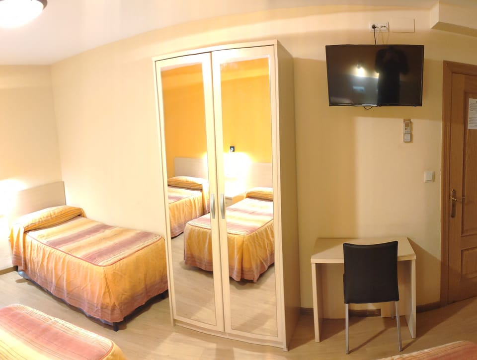 Quadruple Room | Free WiFi, bed sheets