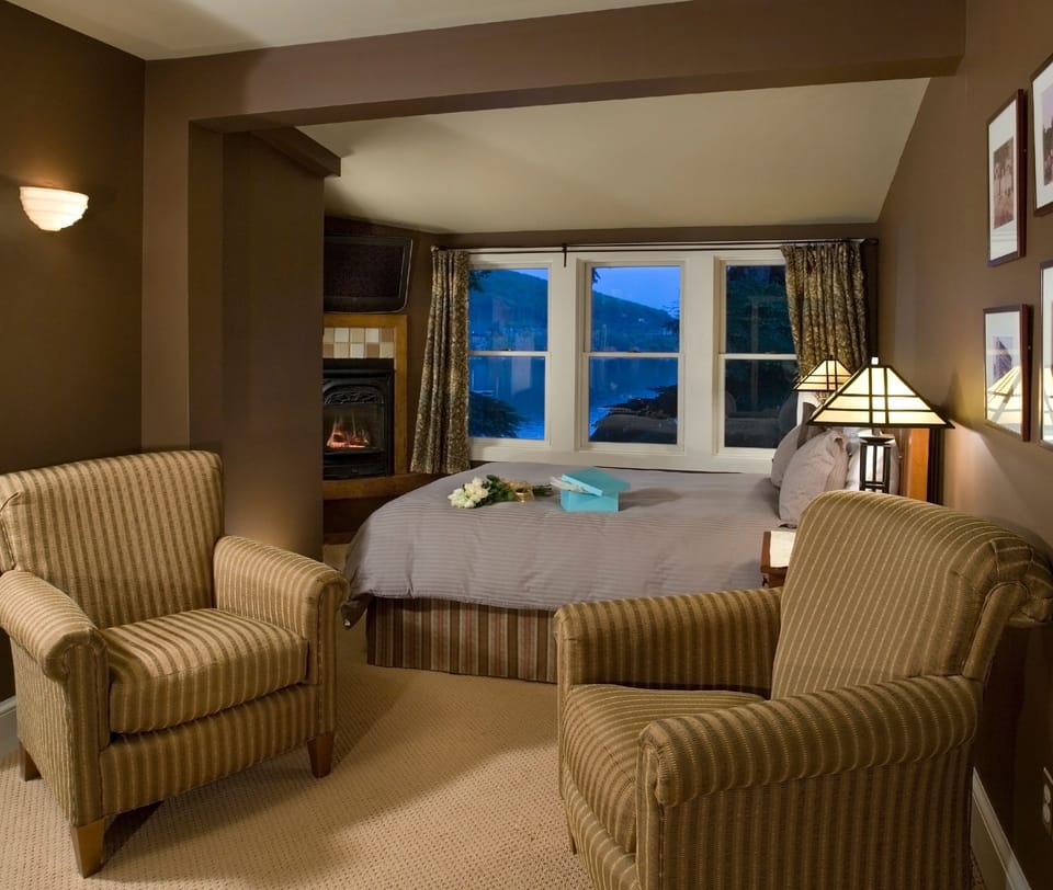 Deluxe Single Room, 1 King Bed, Balcony, Lake View | Egyptian cotton sheets, premium bedding, pillowtop beds