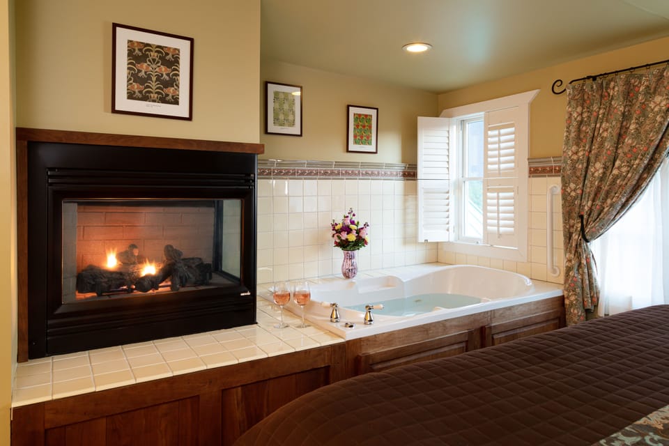 Luxury Single Room, Jetted Tub, Mountain View | Egyptian cotton sheets, premium bedding, pillowtop beds