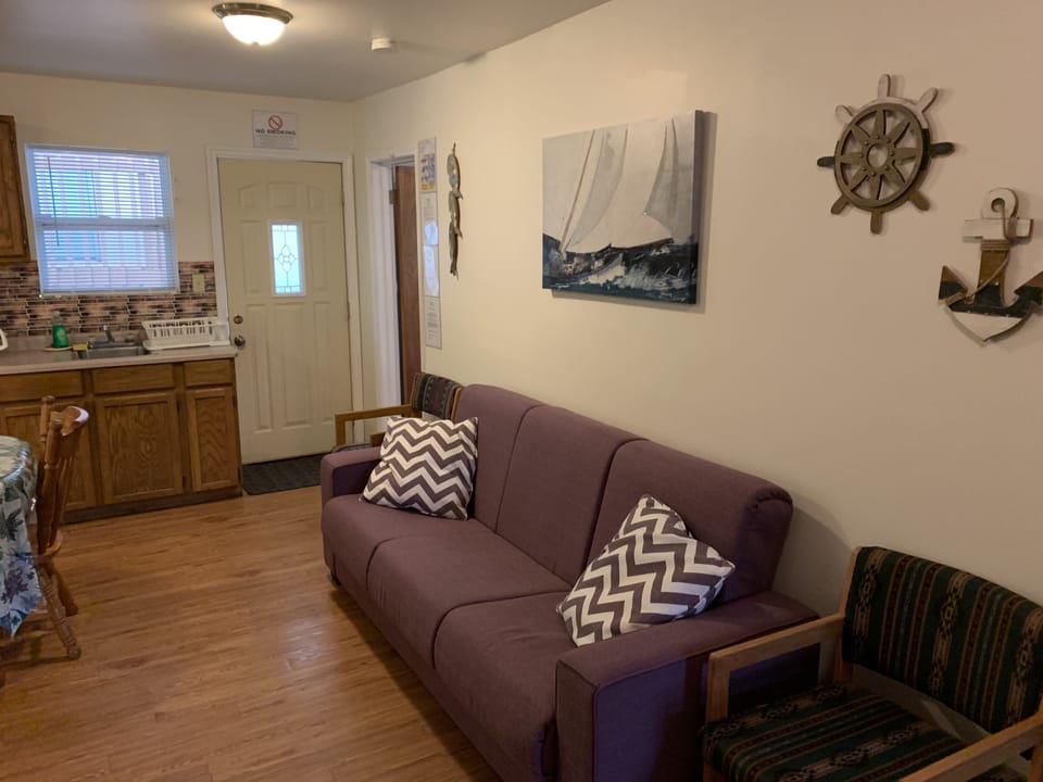 Deluxe Cabin, Multiple Beds, Non Smoking | Living room | Flat-screen TV