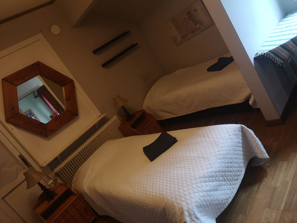 Twin Room, 2 Twin Beds | In-room safe, desk, blackout drapes, soundproofing