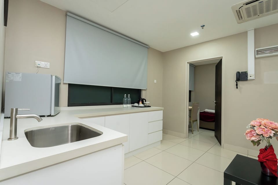 Twin Suites | Living area | Flat-screen TV