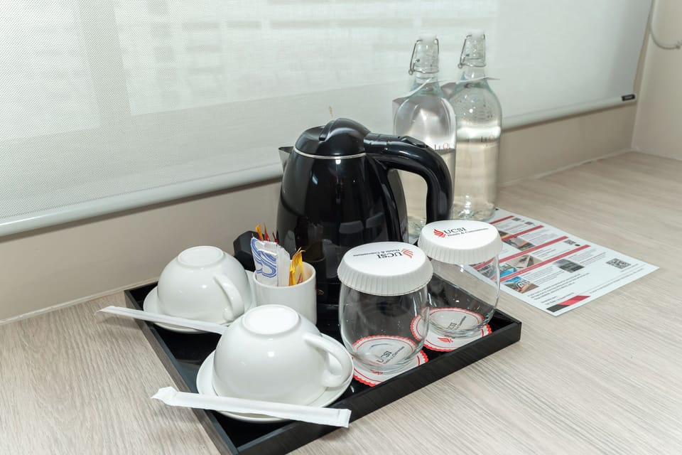 Deluxe Queen | In-room safe, desk, iron/ironing board, free WiFi