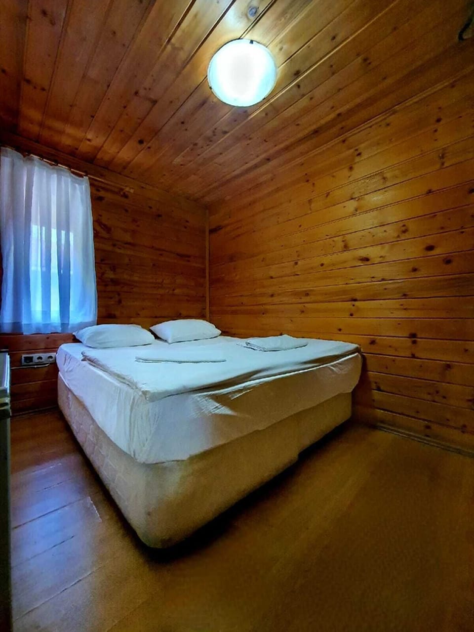 Bungalow | In-room safe, desk, free WiFi, bed sheets