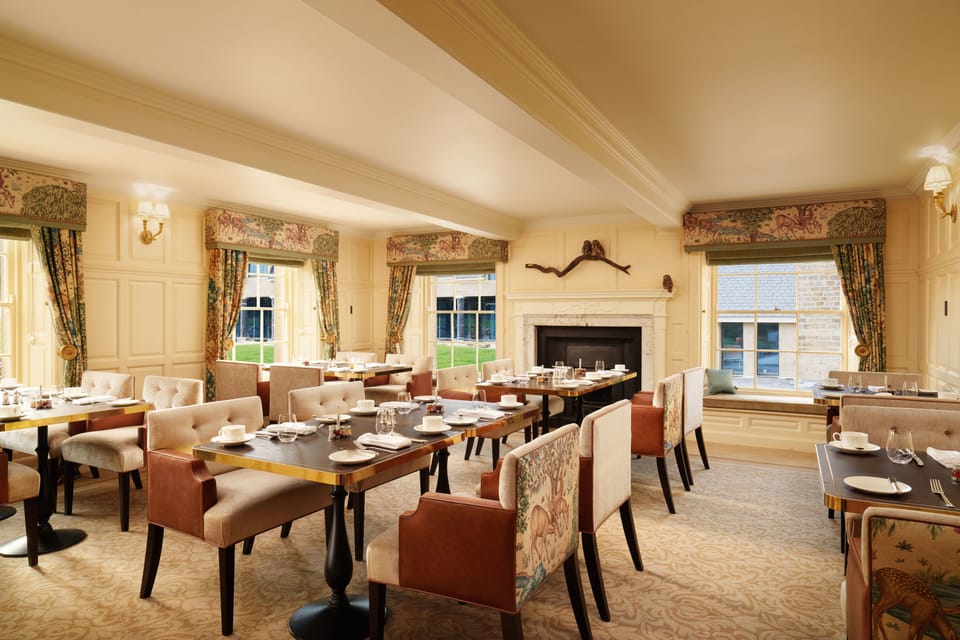 Daily cooked-to-order breakfast (GBP 32.50 per person)