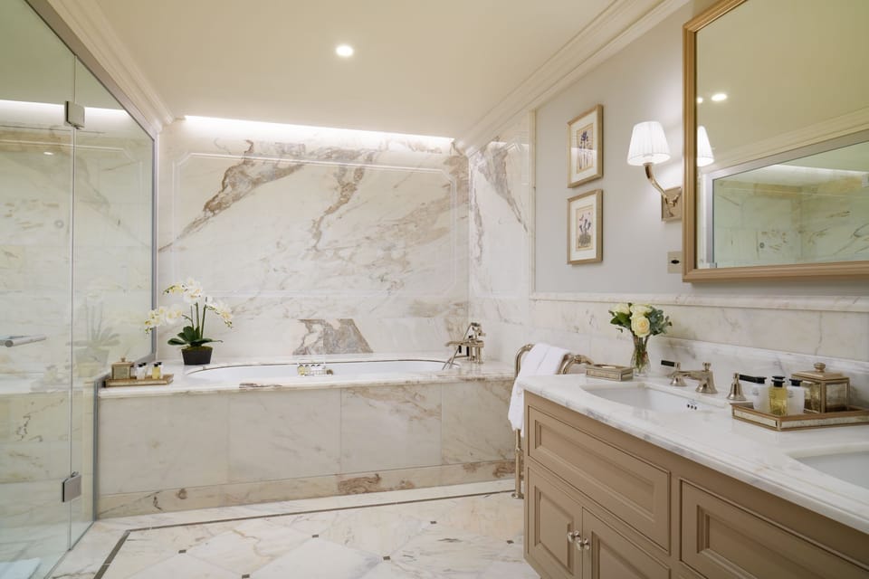 Superior Double Room | Bathroom | Shower, rainfall showerhead, free toiletries, hair dryer