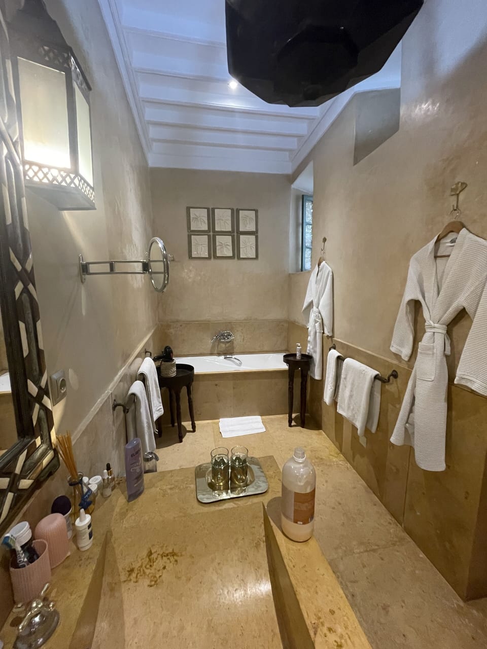Junior Double Room (Améthyste) | Bathroom | Shower, designer toiletries, hair dryer, bathrobes
