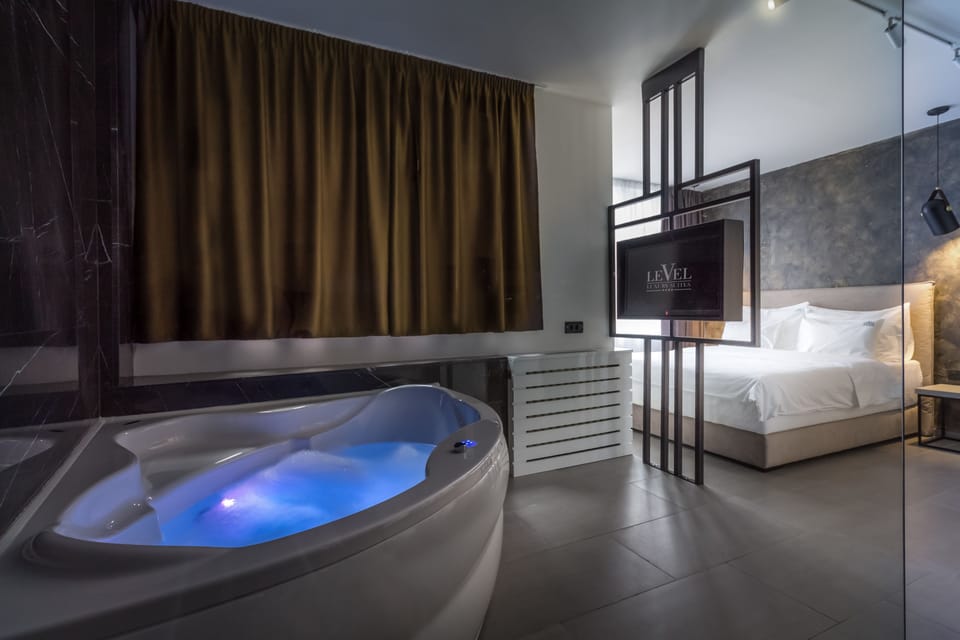 Deluxe Double Room (with Jacuzzi) | Minibar, in-room safe, desk, laptop workspace