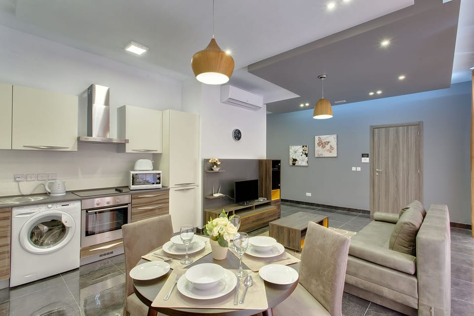 Apartment (1 Bedroom) | Private kitchen | Fridge, oven, stovetop