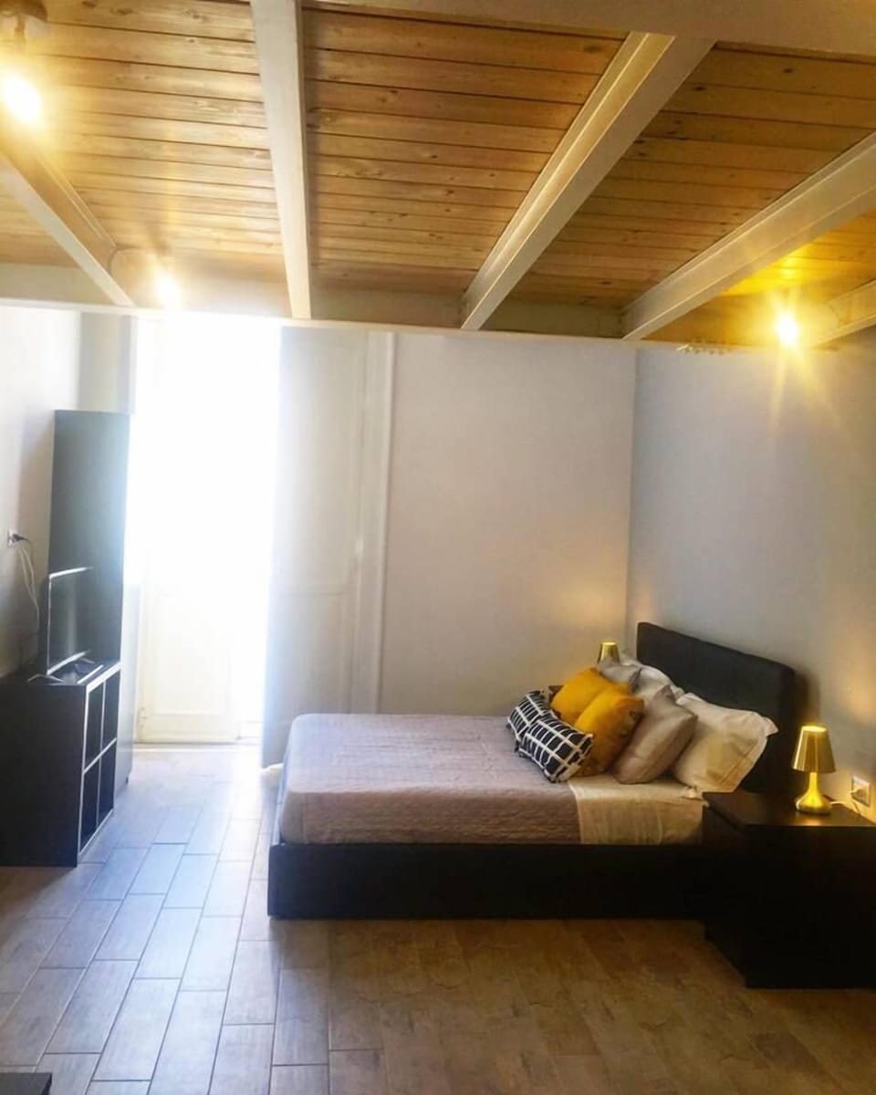 Premium bedding, individually decorated, individually furnished, desk