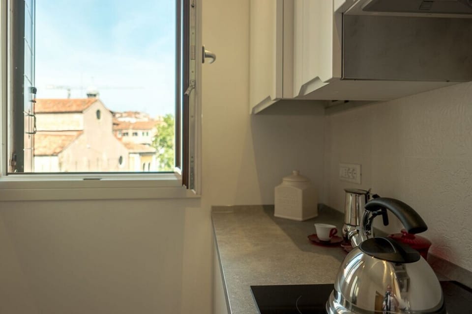 Deluxe Apartment, 1 Bedroom | Coffee and/or coffee maker