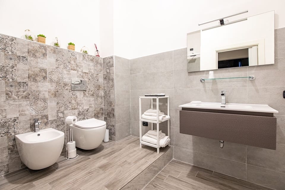 Romantic Double Room | Bathroom | Shower, free toiletries, hair dryer, bidet