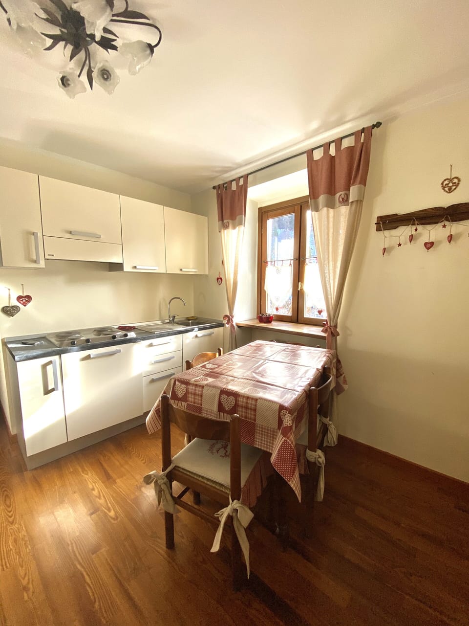 Apartment (Vista Fiume) | Private kitchenette | Fridge, stovetop, cookware/dishes/utensils, freezer