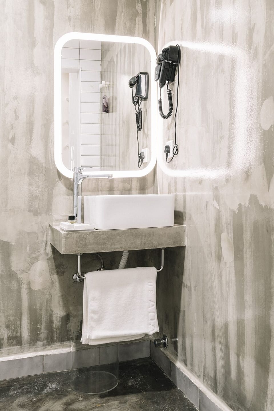 Shower, free toiletries, hair dryer, slippers