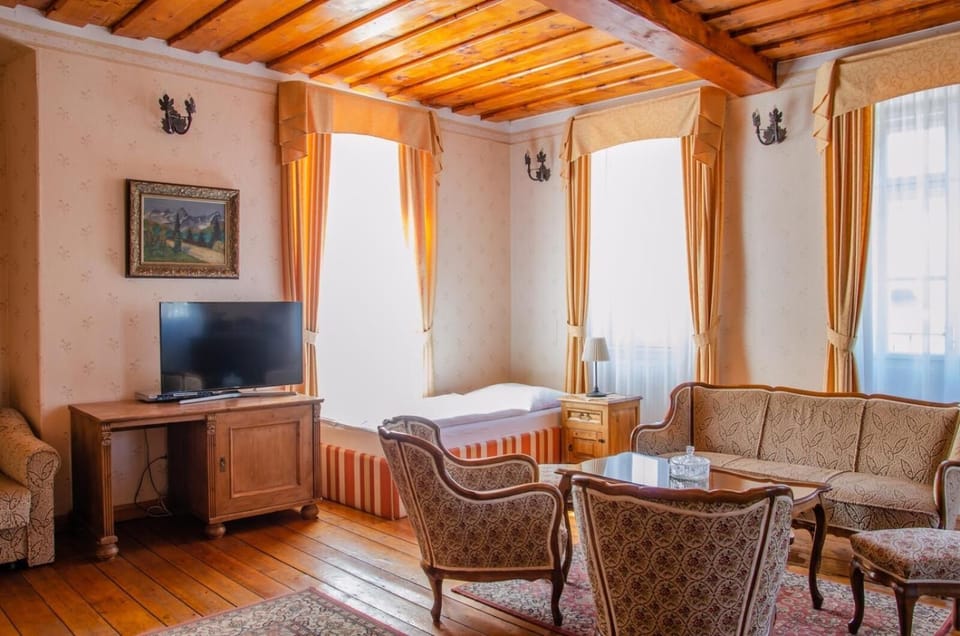 Desk, free cribs/infant beds, free WiFi, bed sheets