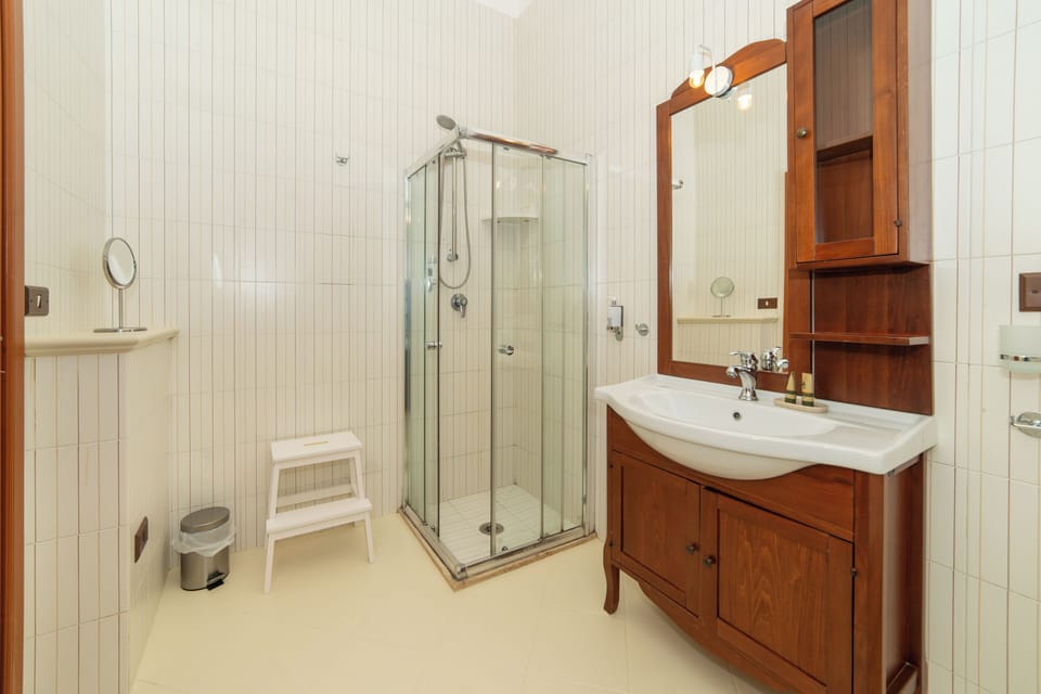 Superior Double Room, Ensuite, Garden View | Minibar, desk, free cribs/infant beds, free WiFi