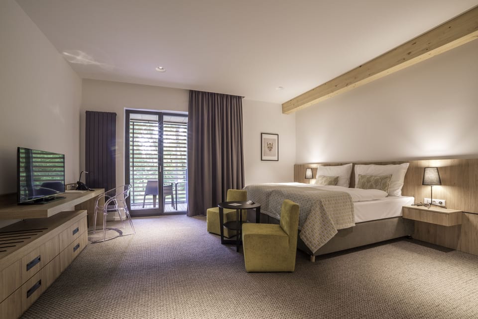 Superior Room, Balcony | Minibar, in-room safe, individually decorated, desk