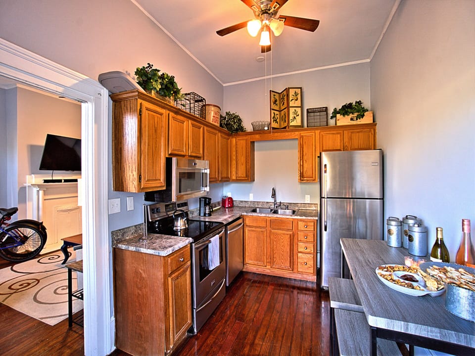 Downtown Savannah Oasis 4 Bed  3 Bath | Private kitchen | Full-size fridge, microwave, oven, stovetop