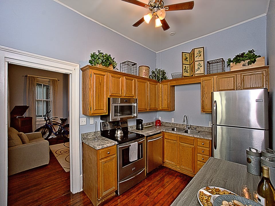 Downtown Savannah Oasis 4 Bed  3 Bath | Private kitchen | Full-size fridge, microwave, oven, stovetop