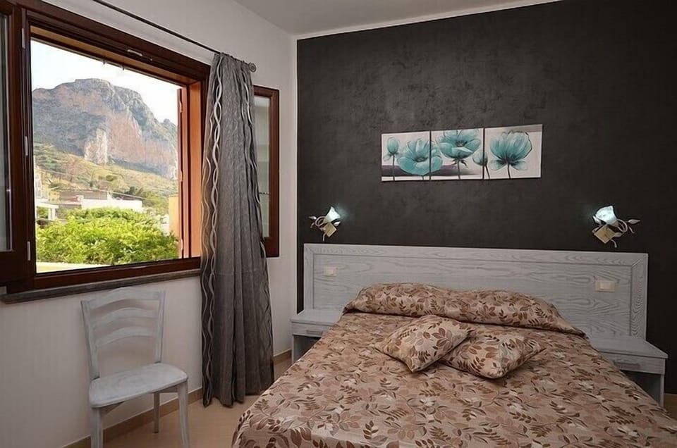 Double or Twin Room | Desk, cribs/infant beds, free WiFi, bed sheets