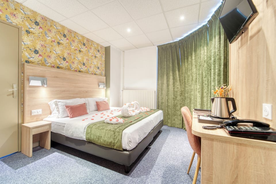 Soundproofing, iron/ironing board, free WiFi, bed sheets