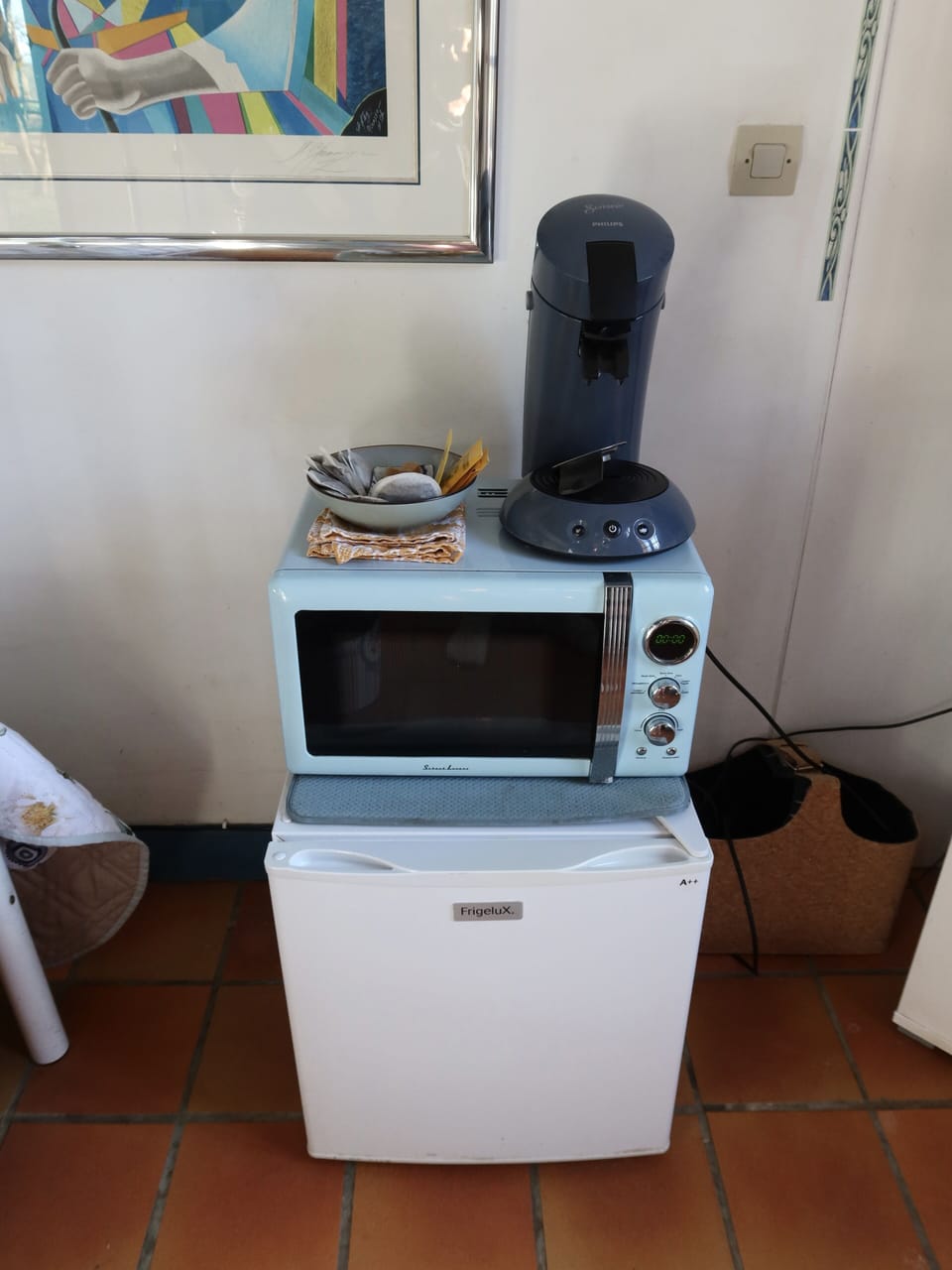 Family Room | Private kitchenette | Fridge, microwave, oven, stovetop