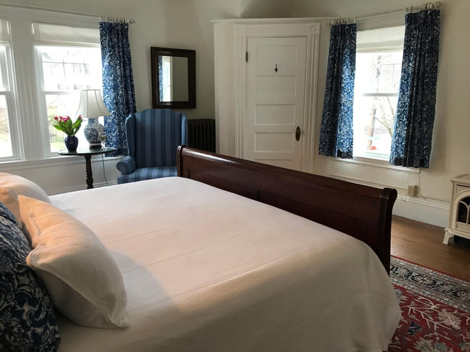 Blackout drapes, iron/ironing board, free WiFi, bed sheets
