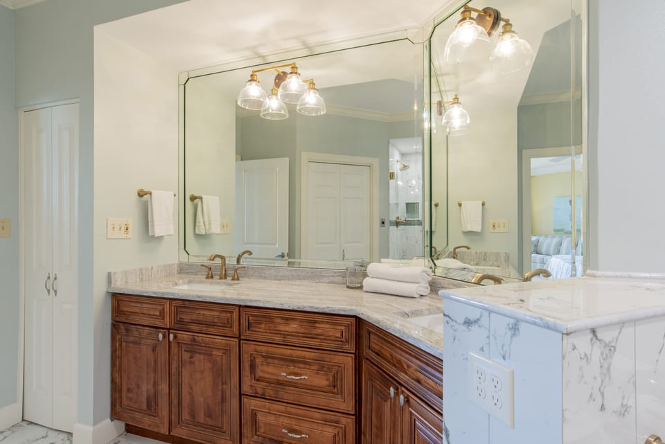 Master bath also has an extra large closet not pictured. 