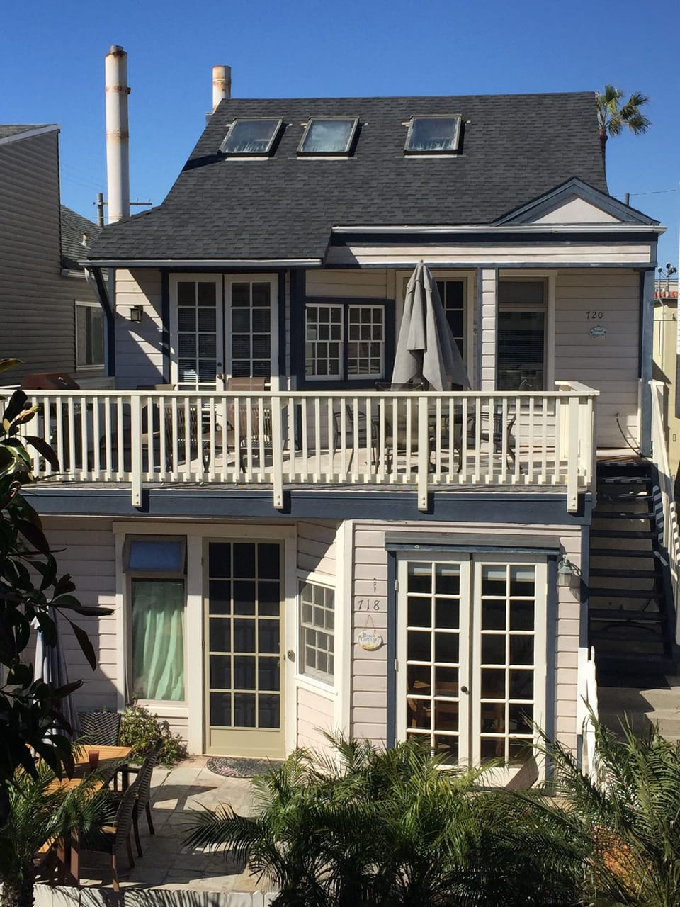 First floor unit of a duplex. (Upper 4BR-2BA unit available for large families.)