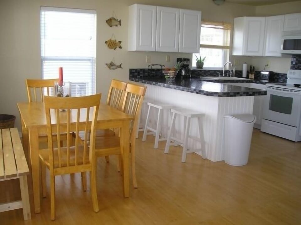 Kitchen and dining area.