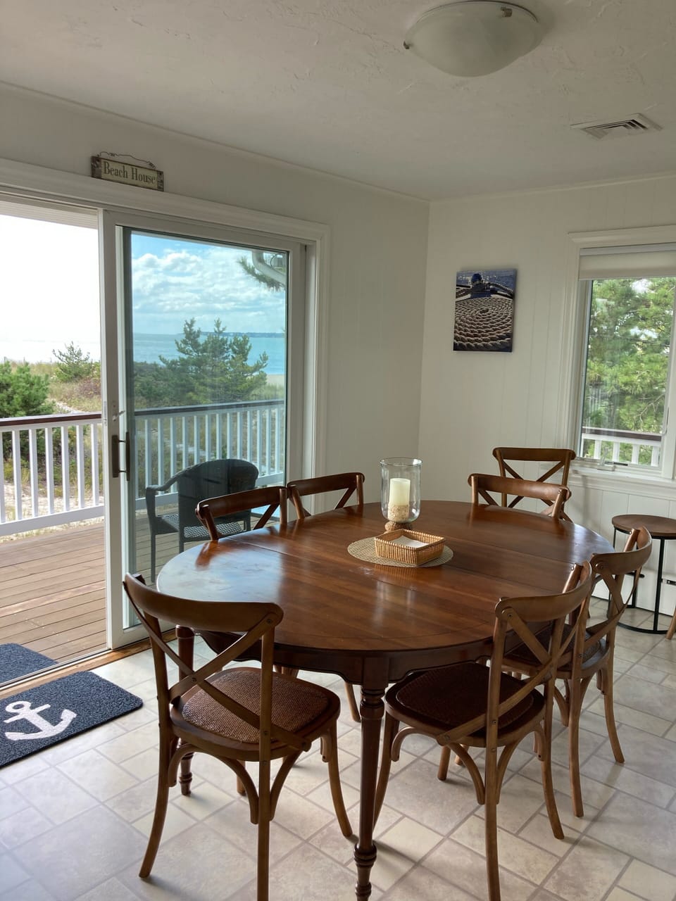 Spacious dining area! Seats 10!