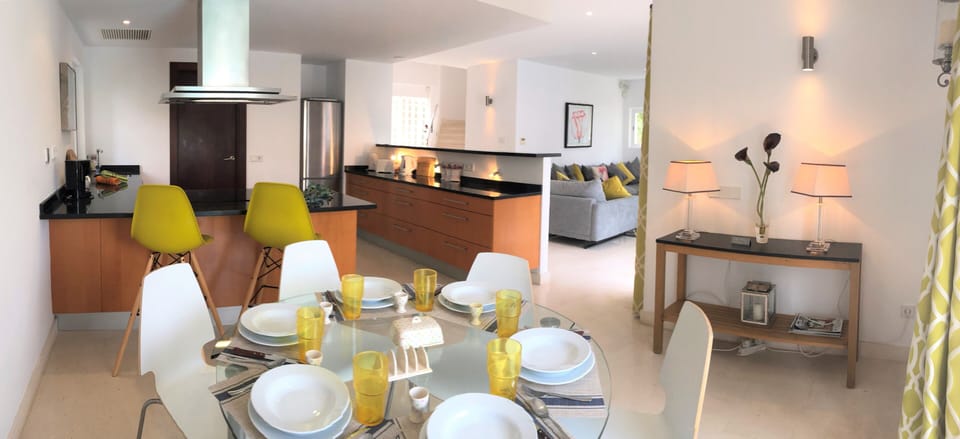 Open Plan modern design Kitchen with dining area and breakfast bar.